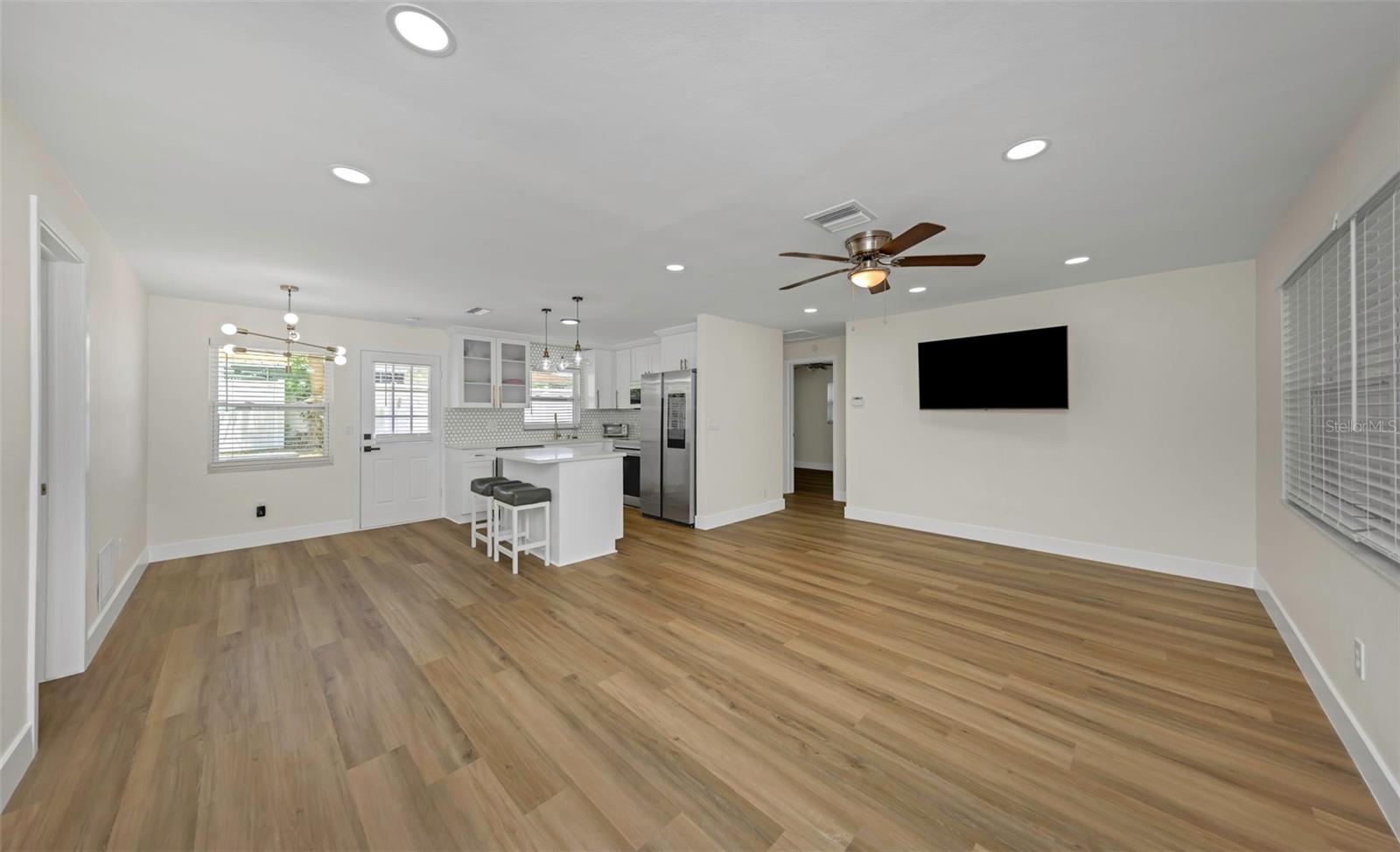 1806 VANCOUVER DR — photo 3