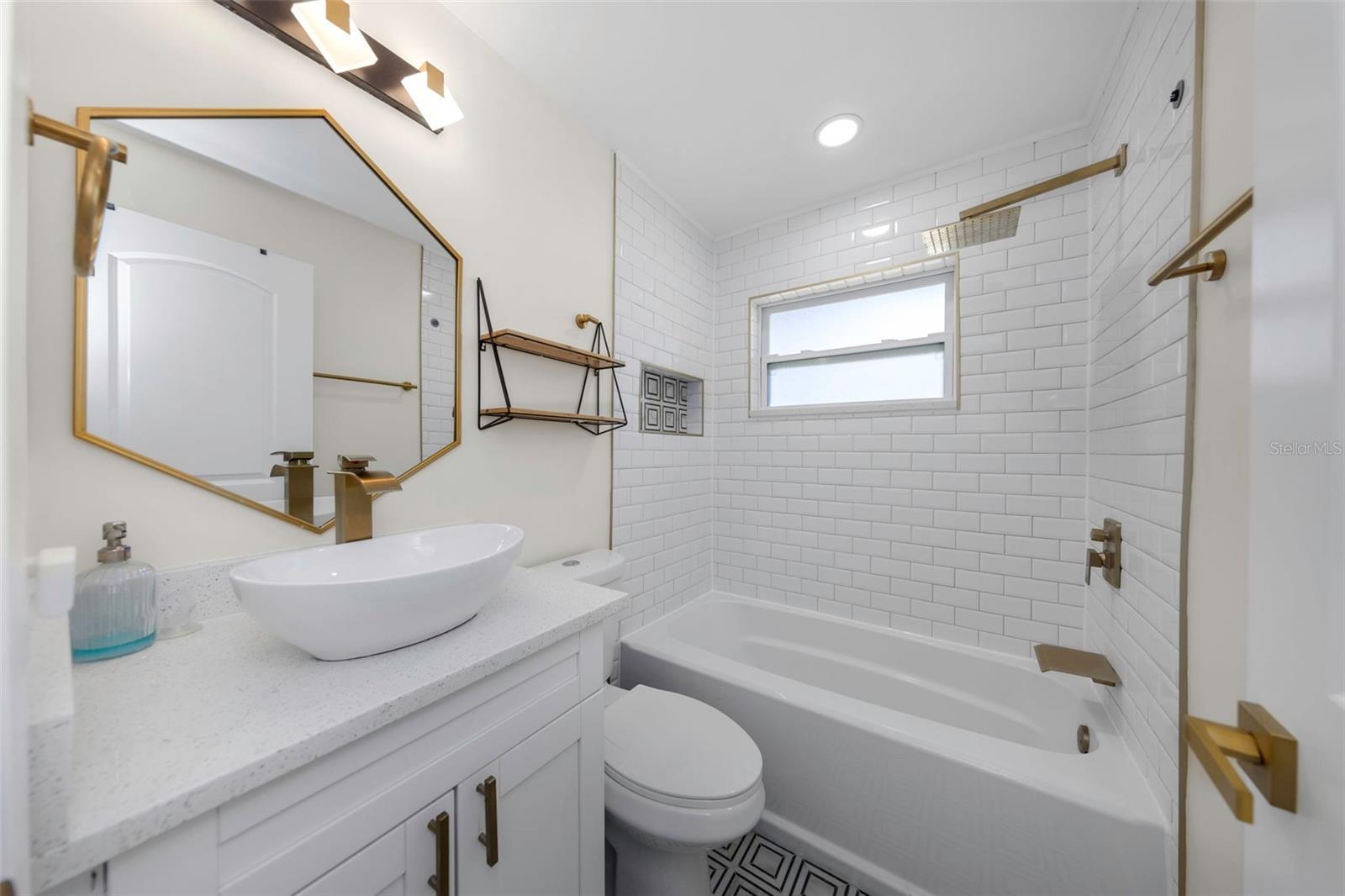 1806 VANCOUVER DR — photo 20