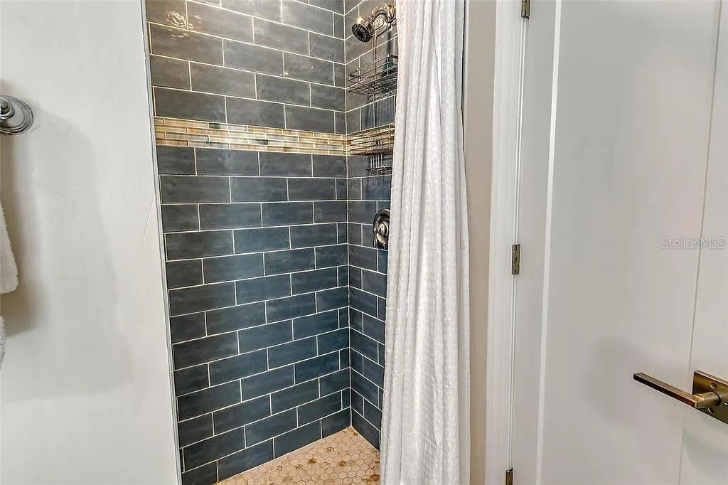 4852 FEATHERBED LN — photo 25