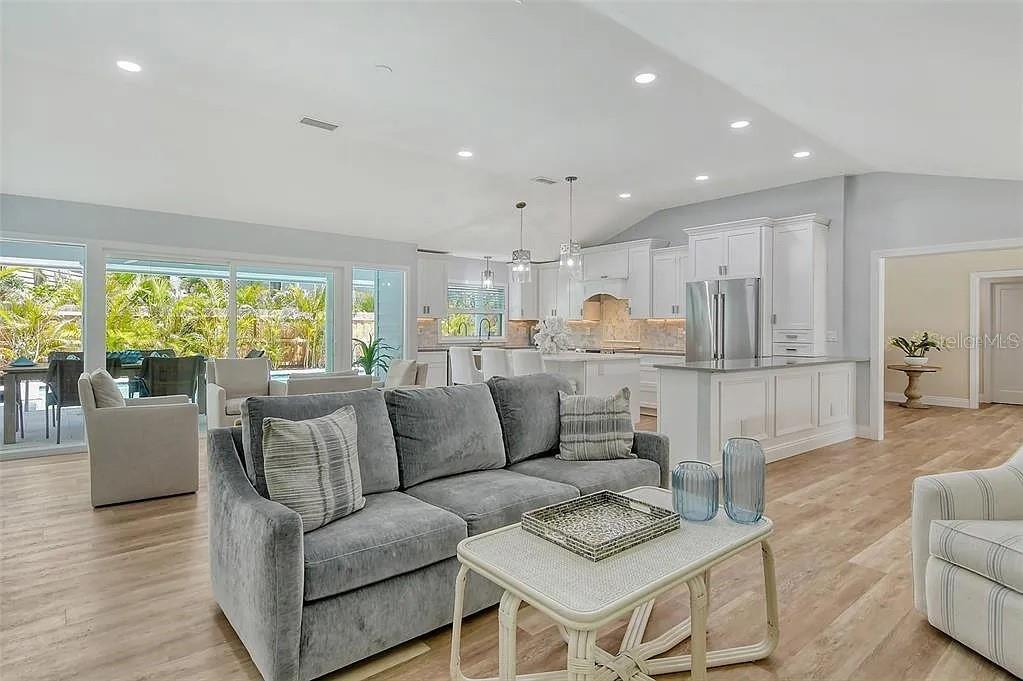 4852 FEATHERBED LN — photo 9