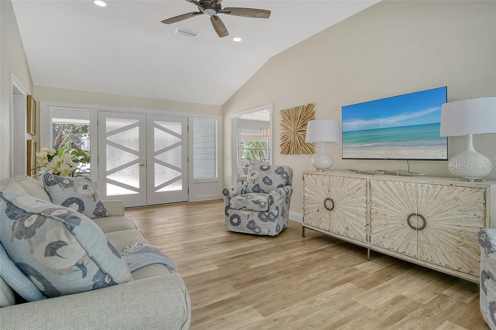 4852 FEATHERBED LN — photo 8