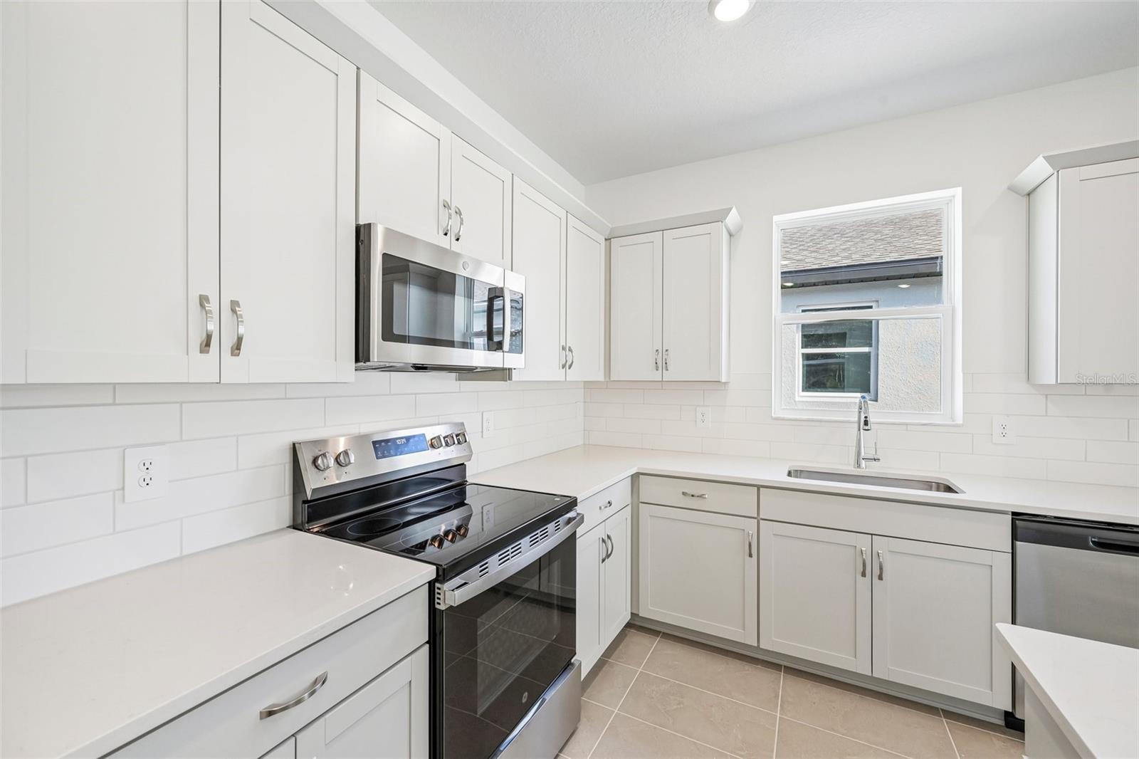 9026 LEEWARD DR — photo 7