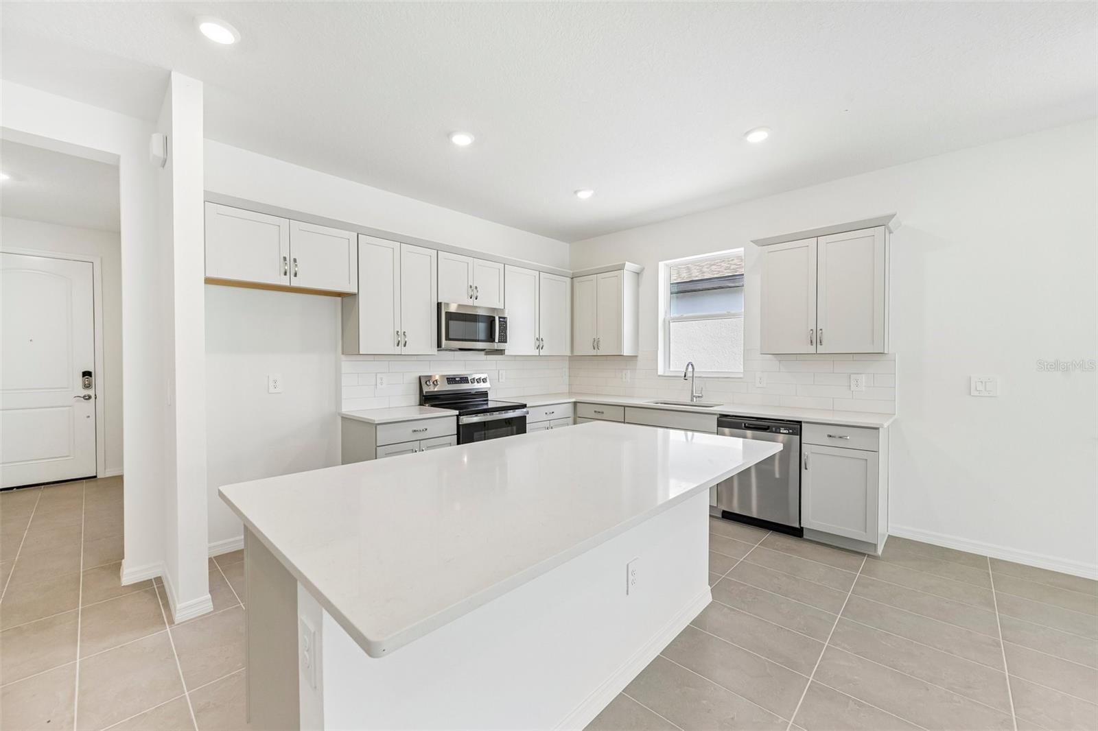 9026 LEEWARD DR — photo 4