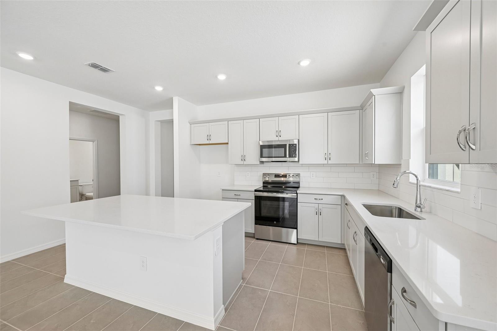 9026 LEEWARD DR — photo 3