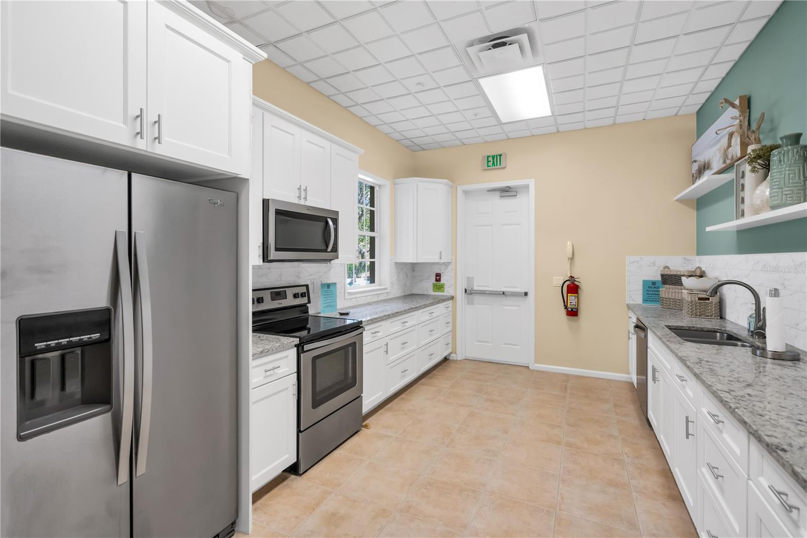 5204 BOUCHARD CIR #102 — photo 41