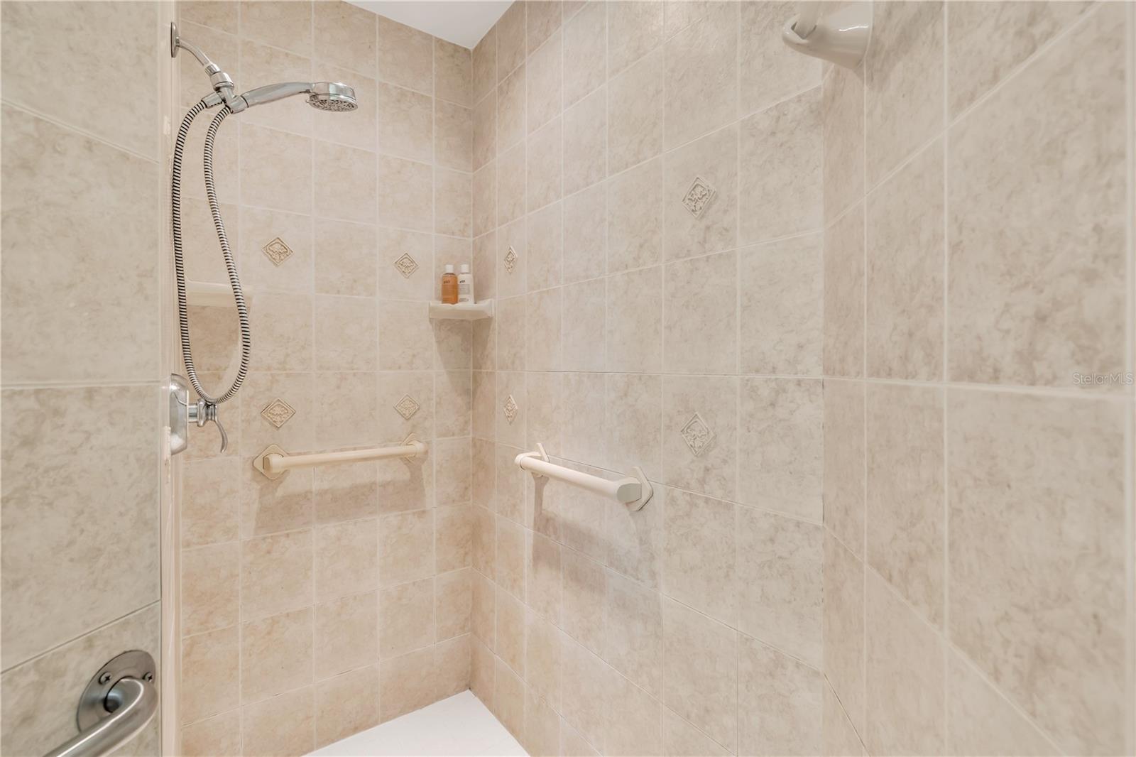 5204 BOUCHARD CIR #102 — photo 24