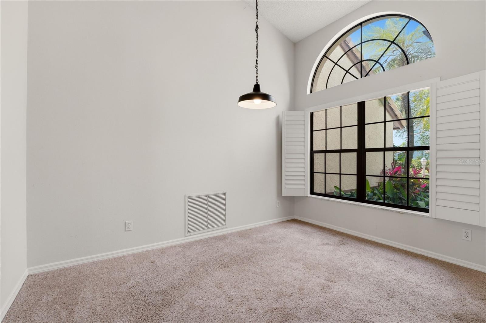 215 CARRIAGE HOUSE LN #215 — photo 6