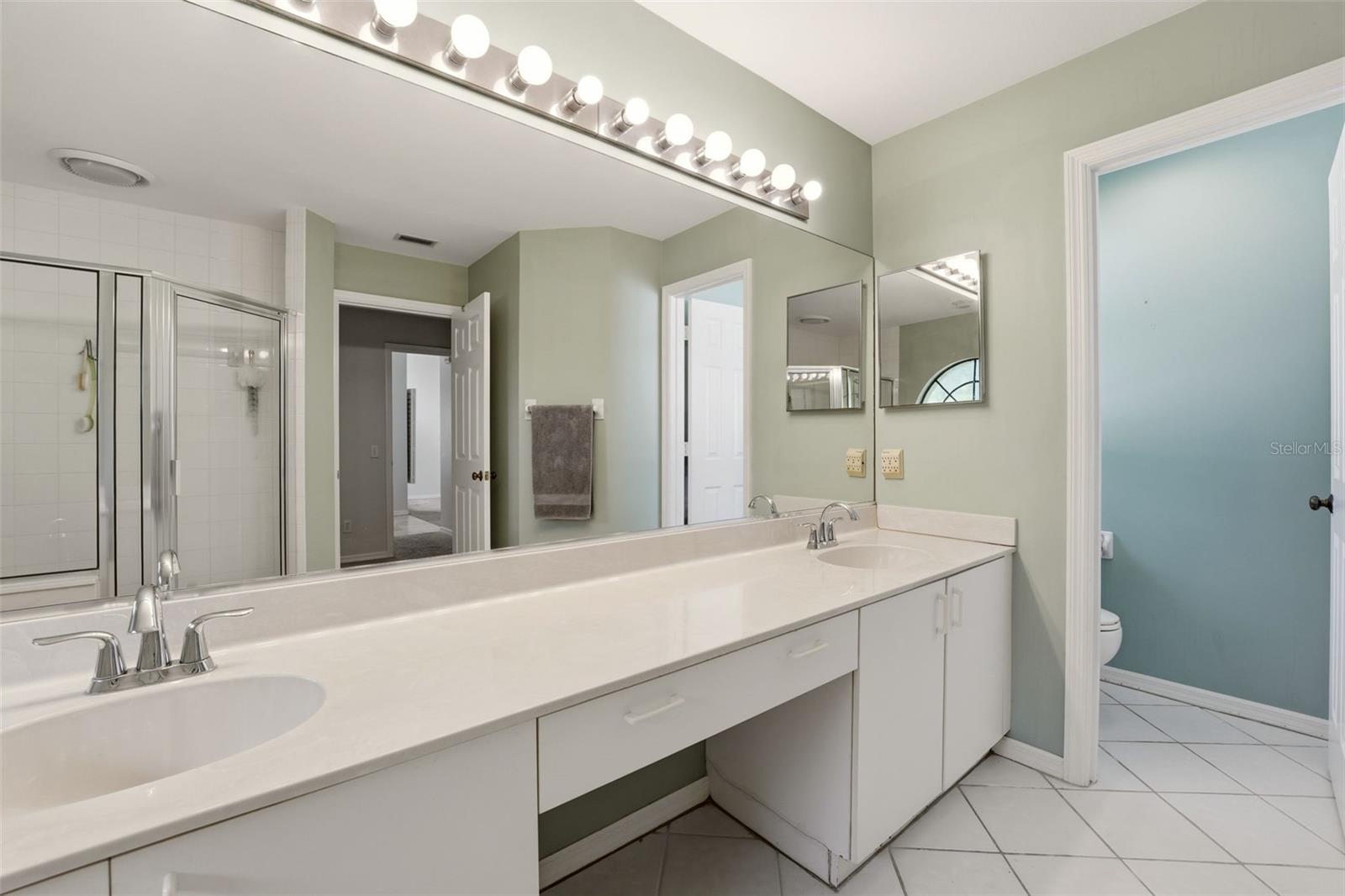 215 CARRIAGE HOUSE LN #215 — photo 24