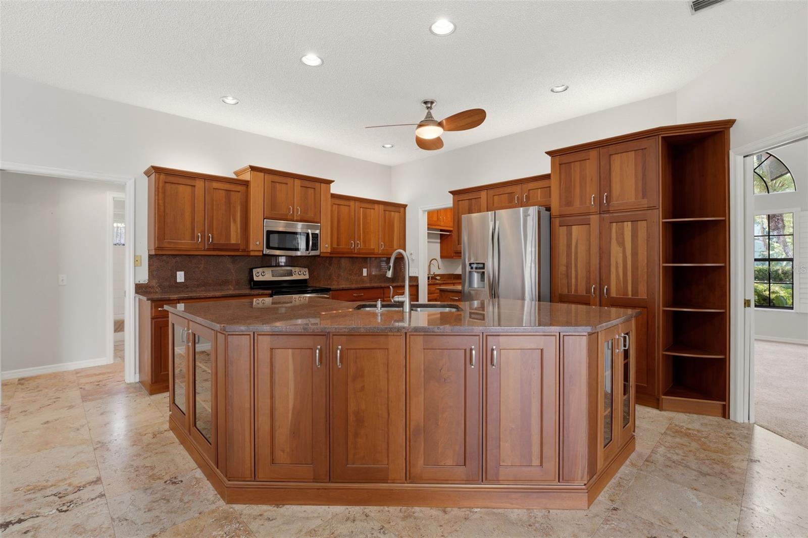 215 CARRIAGE HOUSE LN #215 — photo 8