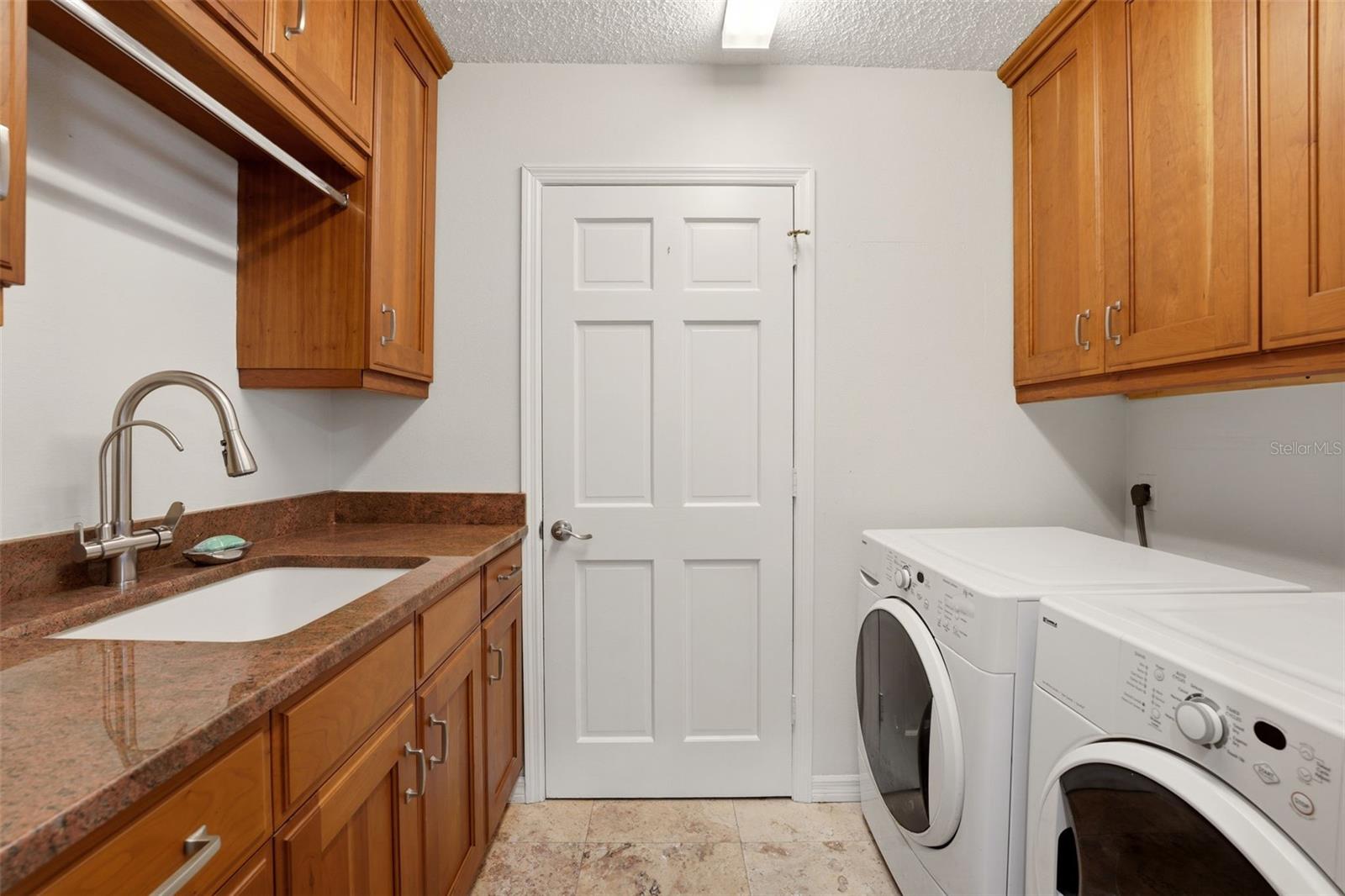 215 CARRIAGE HOUSE LN #215 — photo 12