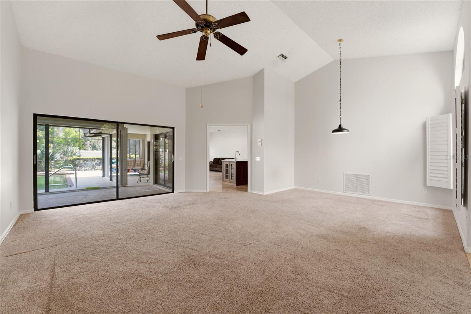 215 CARRIAGE HOUSE LN #215 — photo 4
