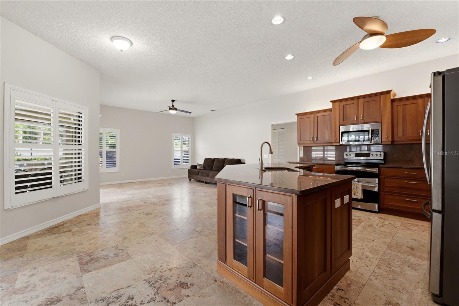 215 CARRIAGE HOUSE LN #215 — photo 7