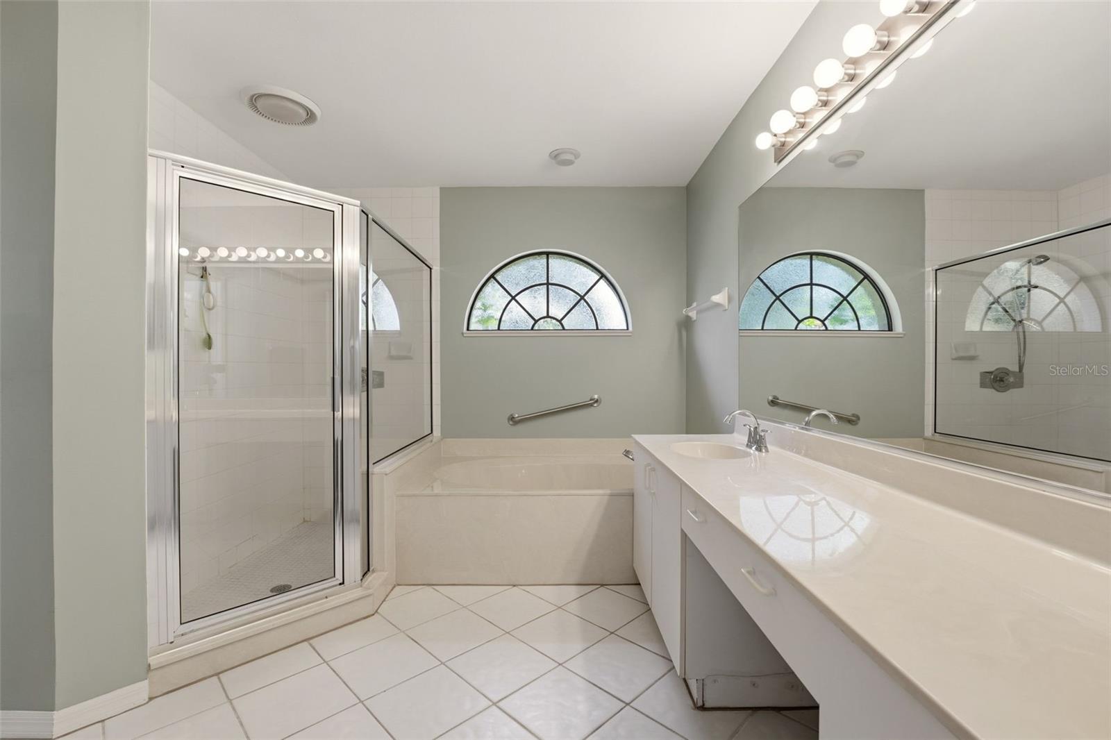 215 CARRIAGE HOUSE LN #215 — photo 23