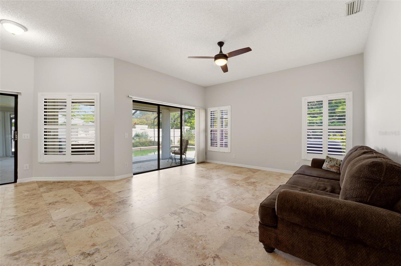 215 CARRIAGE HOUSE LN #215 — photo 13