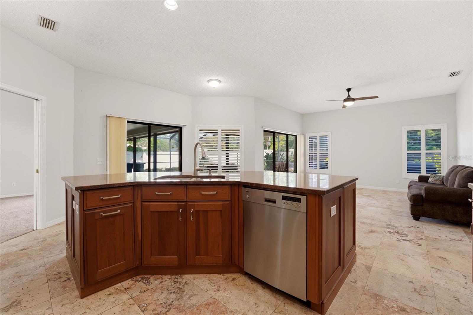 215 CARRIAGE HOUSE LN #215 — photo 11