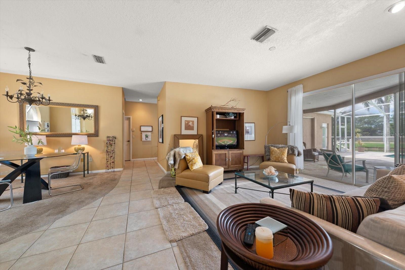 684 SAMANTHA DR — photo 7