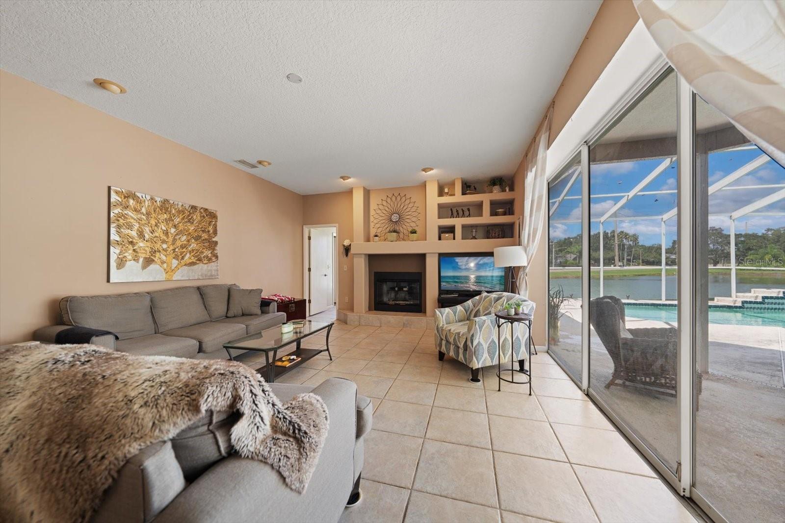 684 SAMANTHA DR — photo 10