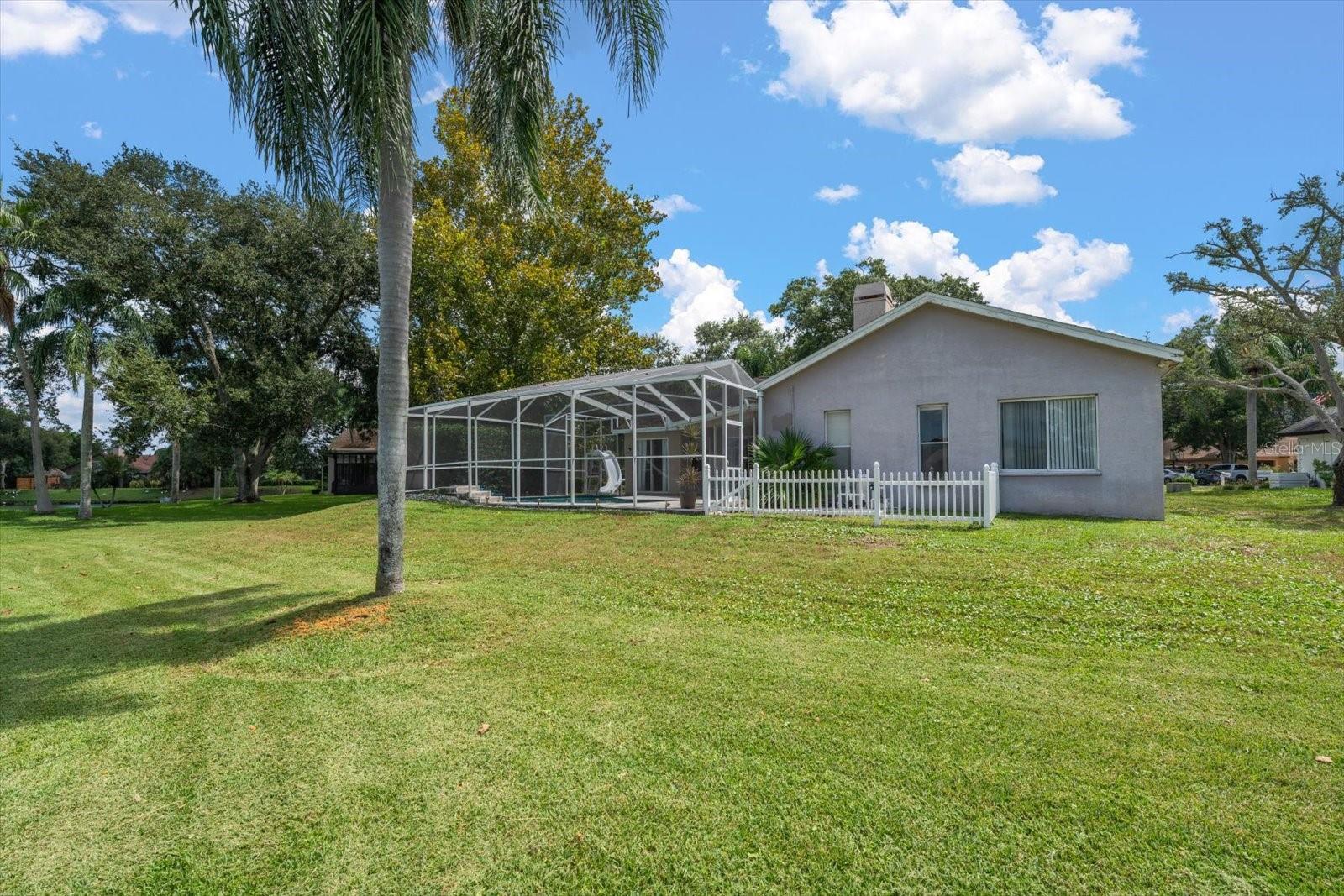 684 SAMANTHA DR — photo 25