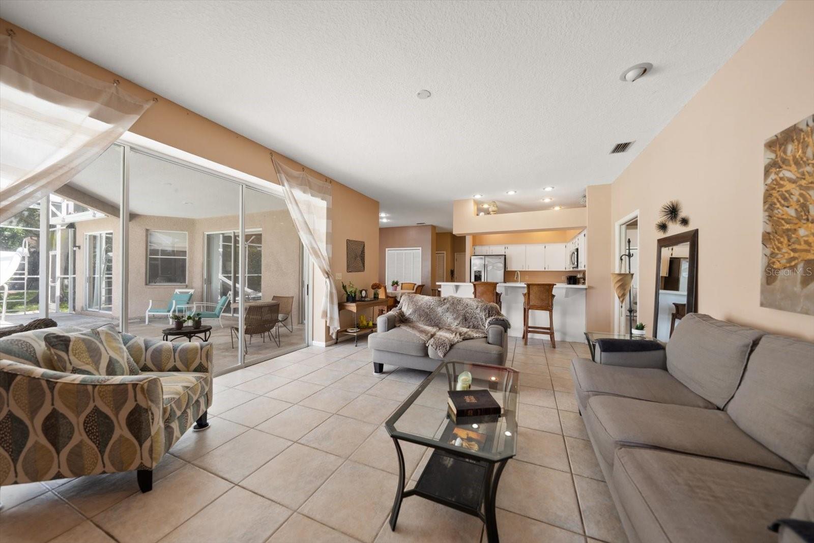 684 SAMANTHA DR — photo 11
