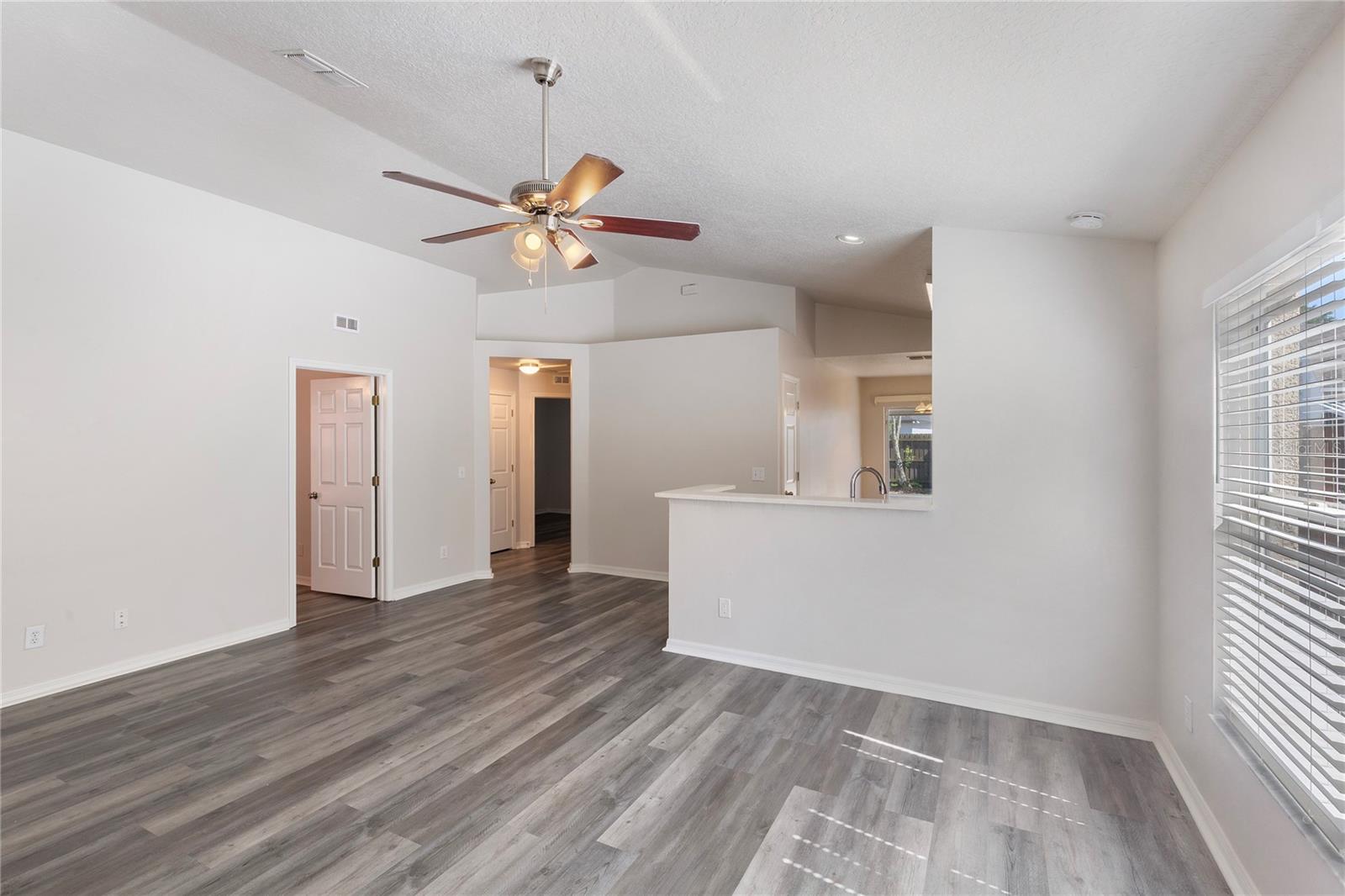 7456 OXFORD GARDEN CIR — photo 4