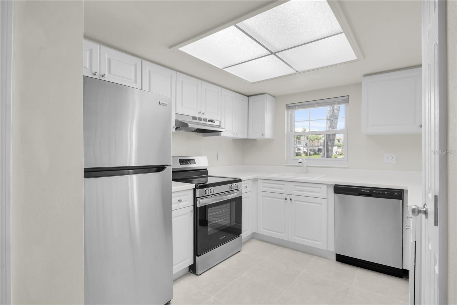 8820 BAY POINTE DR #102 — photo 5
