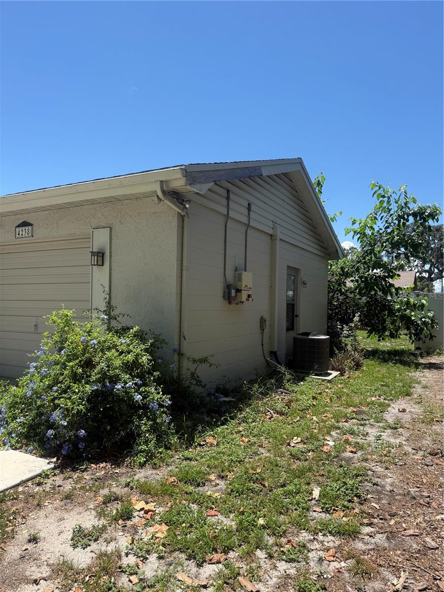 4238 PINEFIELD AVE — photo 41