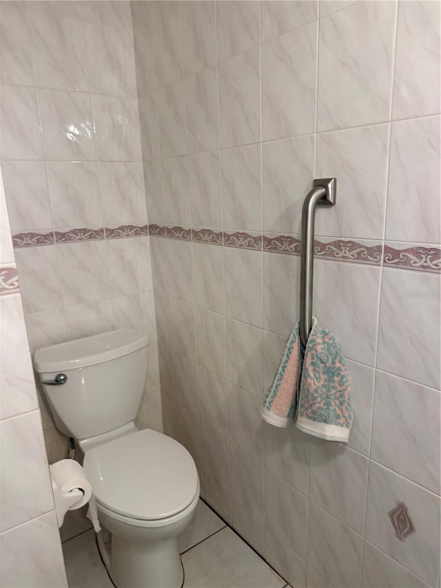 4238 PINEFIELD AVE — photo 32