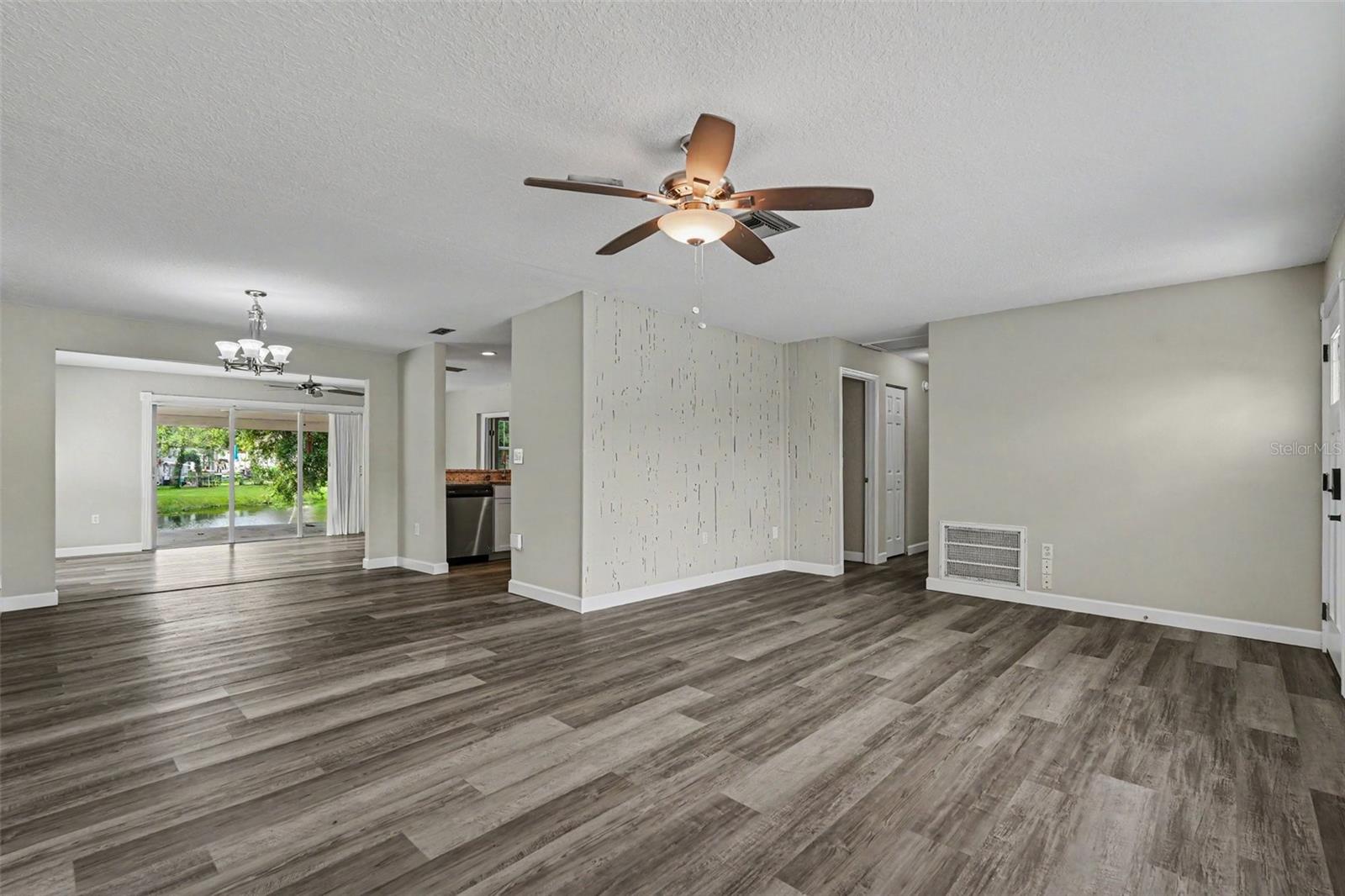 6822 LASSEN AVE — photo 4