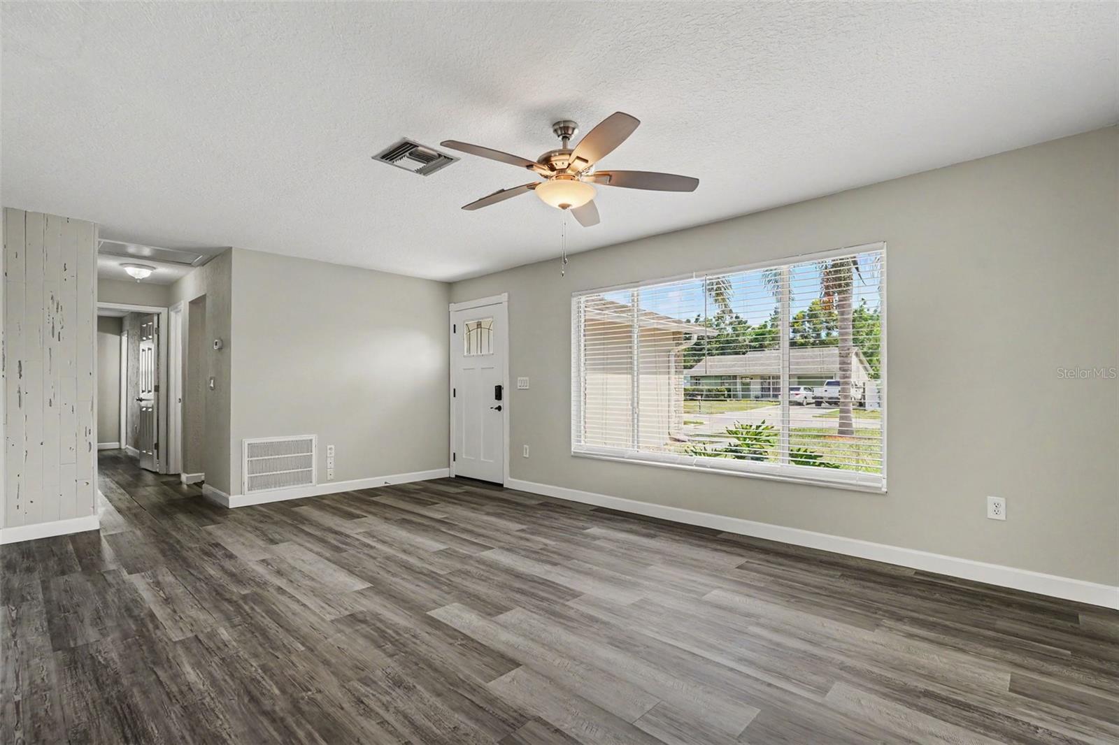 6822 LASSEN AVE — photo 3