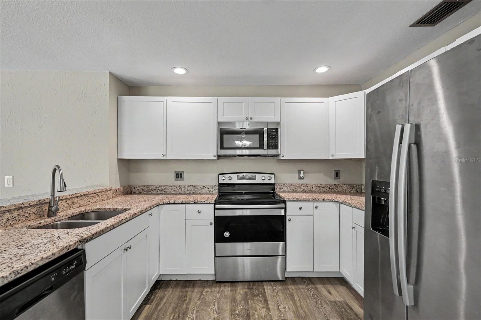 6822 LASSEN AVE — photo 9