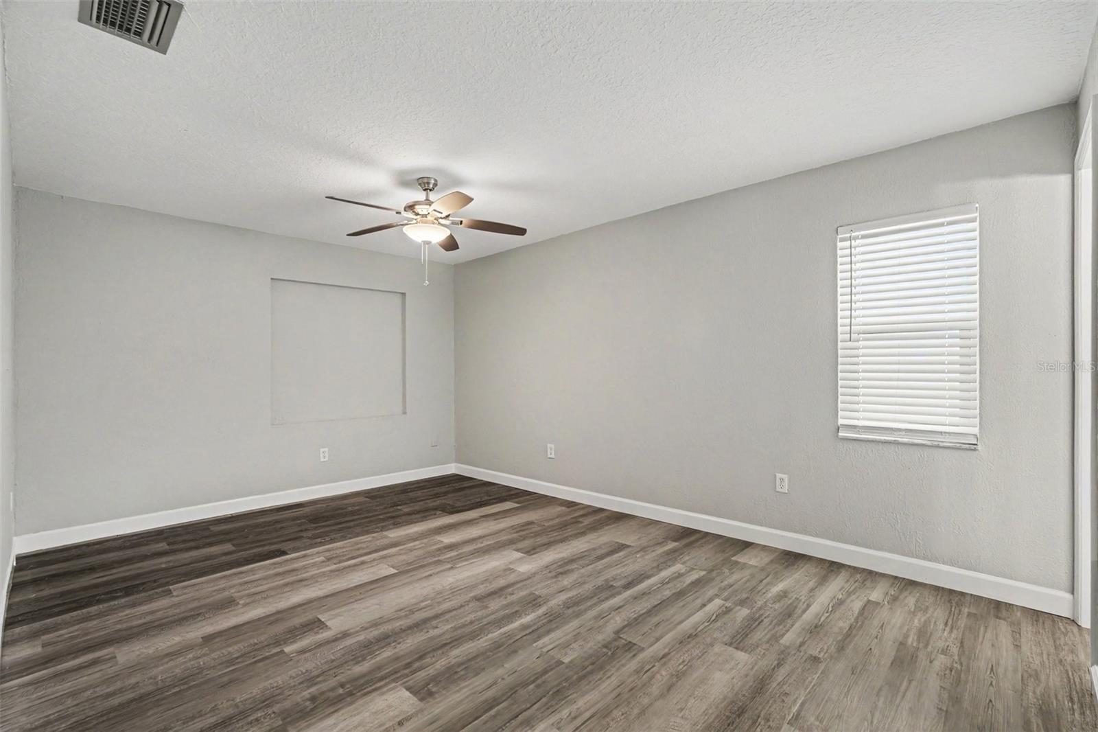 6822 LASSEN AVE — photo 15