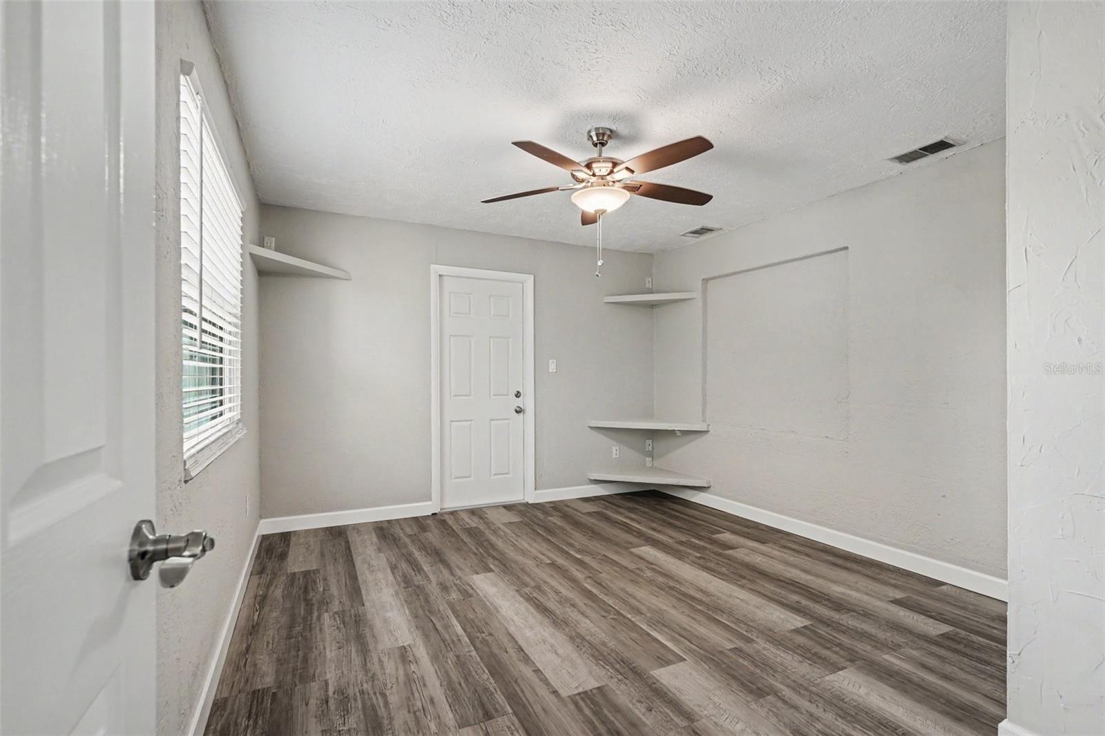 6822 LASSEN AVE — photo 14