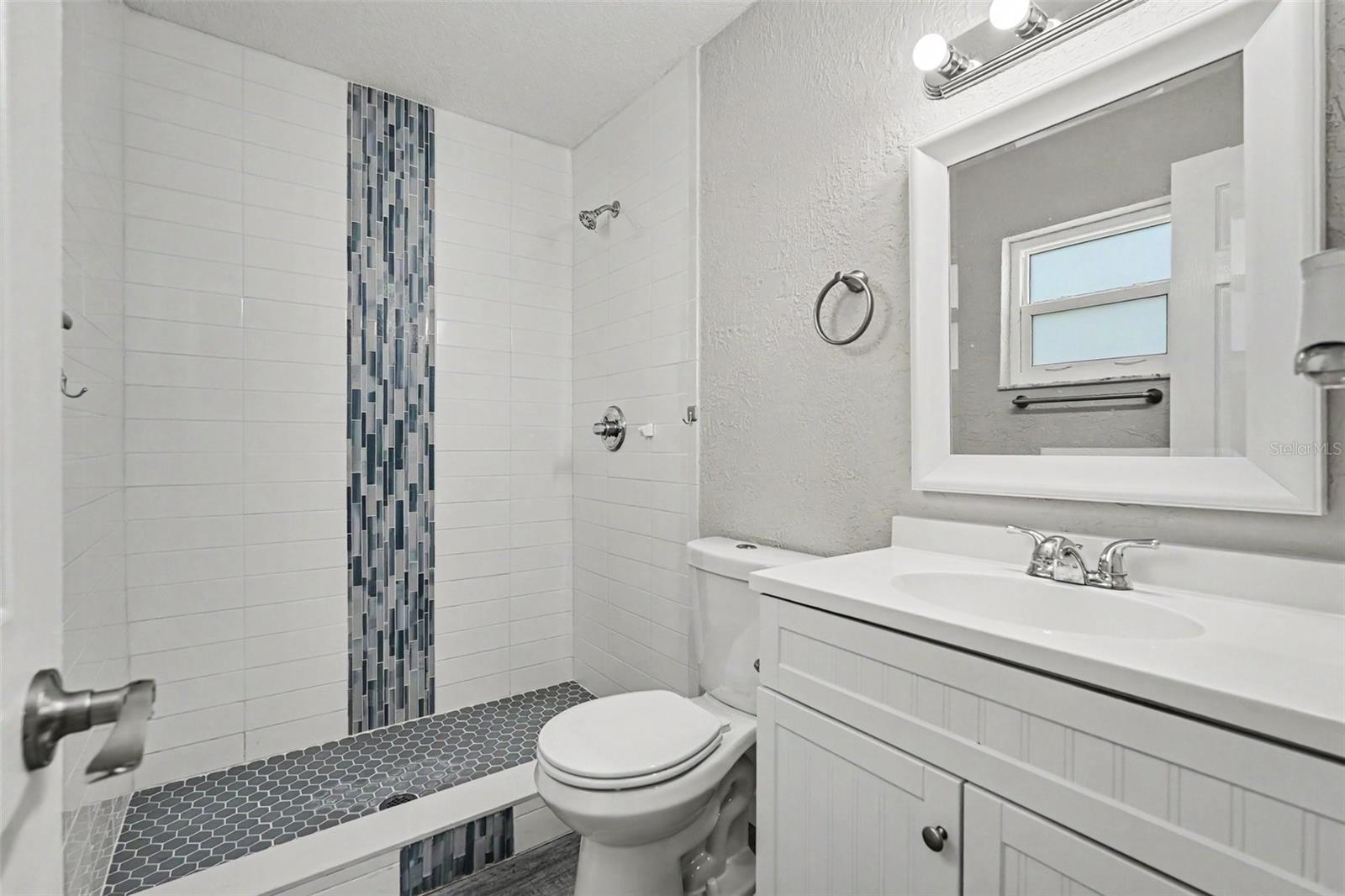 6822 LASSEN AVE — photo 18