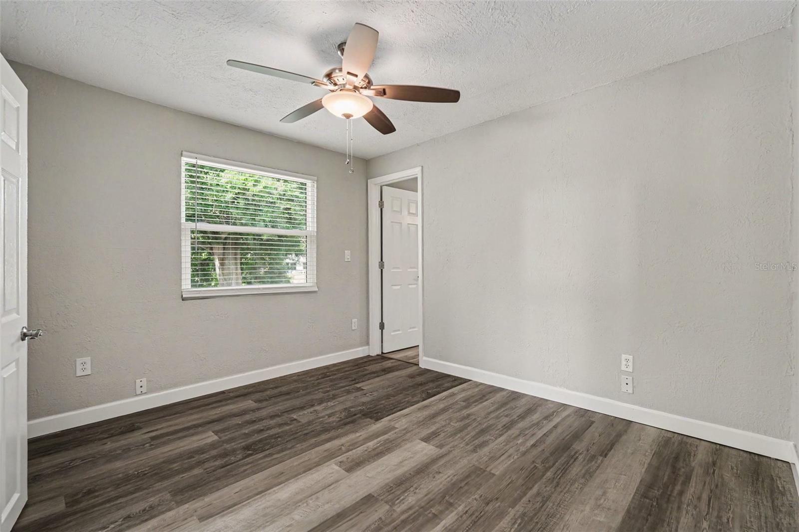 6822 LASSEN AVE — photo 12
