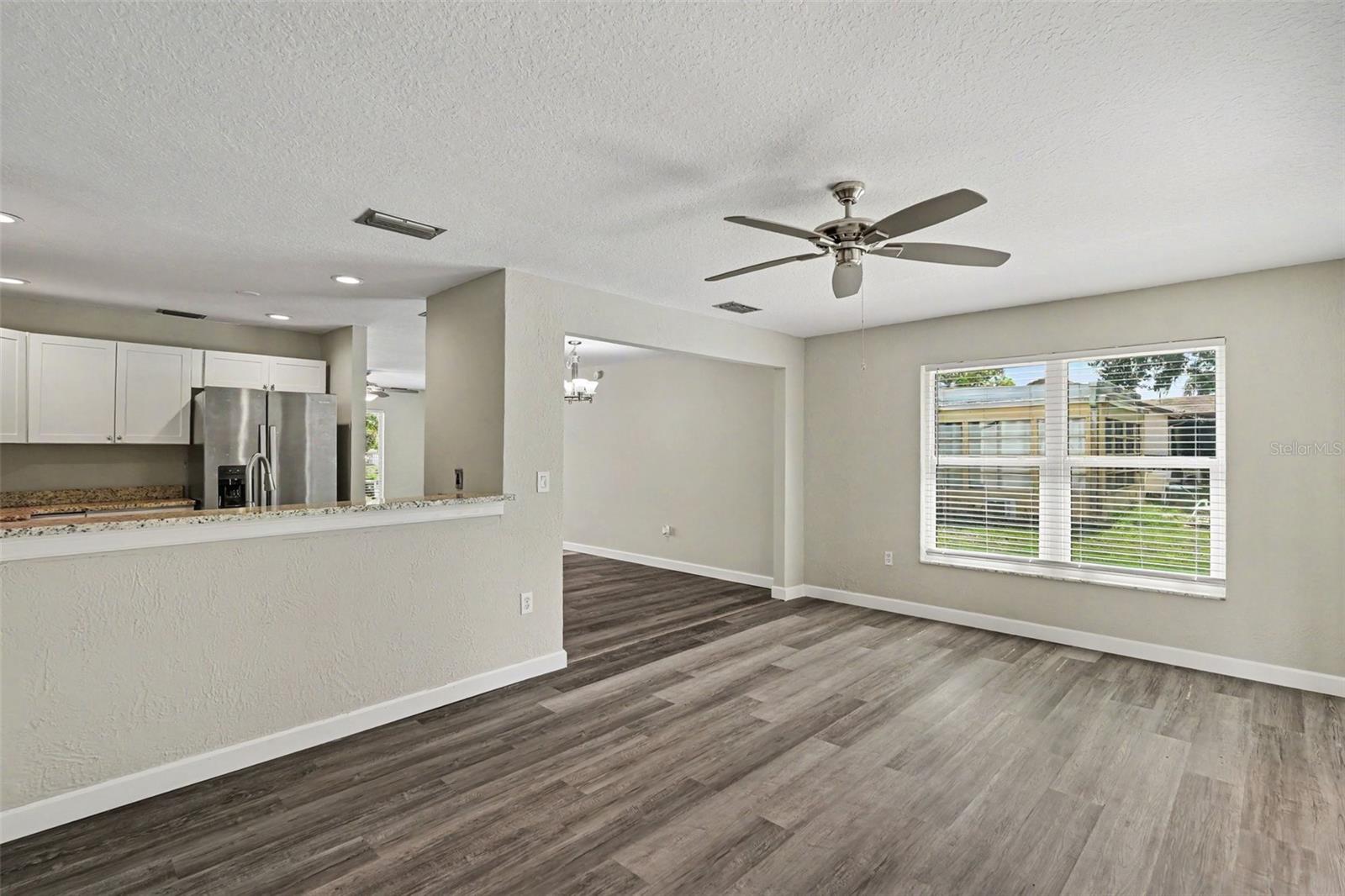 6822 LASSEN AVE — photo 8