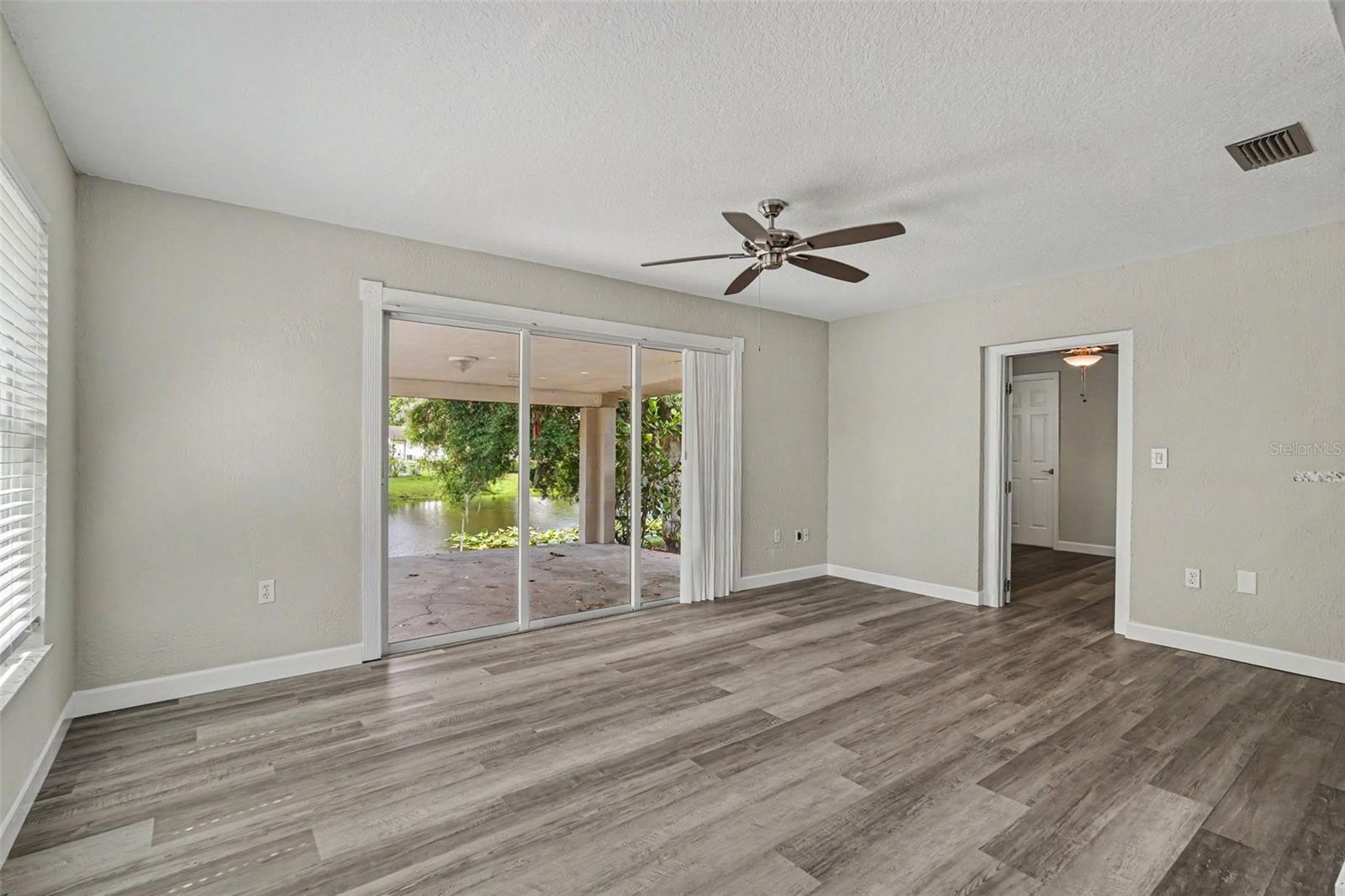 6822 LASSEN AVE — photo 10