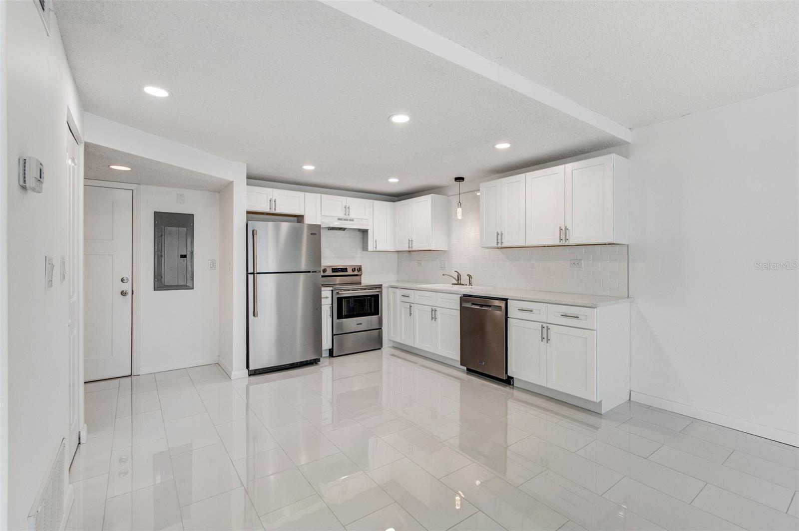 450 TREASURE ISLAND CSWY #106 — photo 45