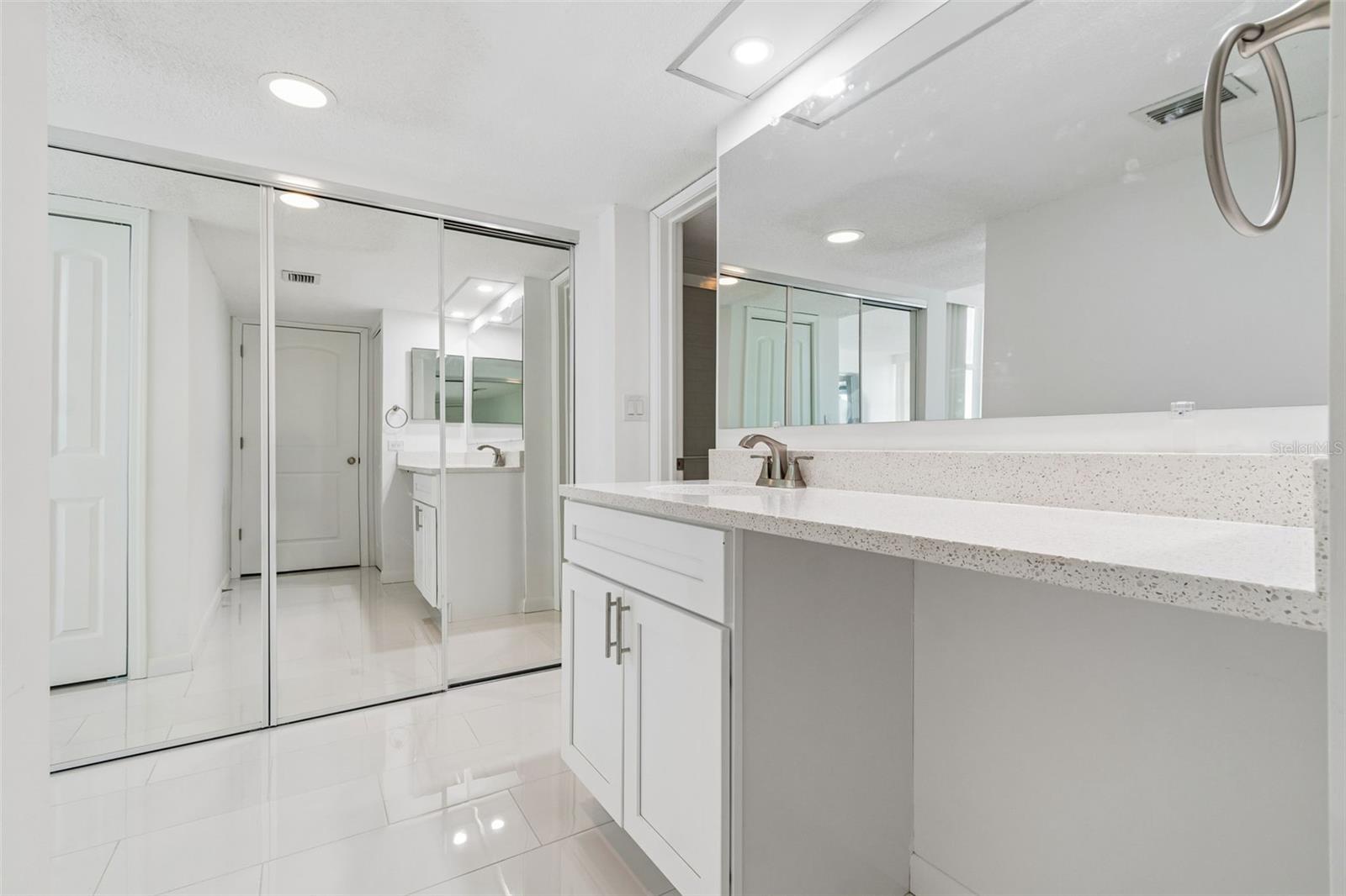 450 TREASURE ISLAND CSWY #106 — photo 19