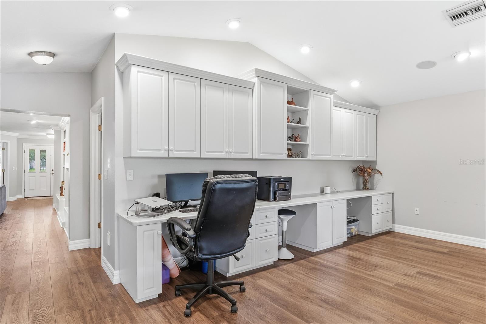 7565 CASTLE DR — photo 14