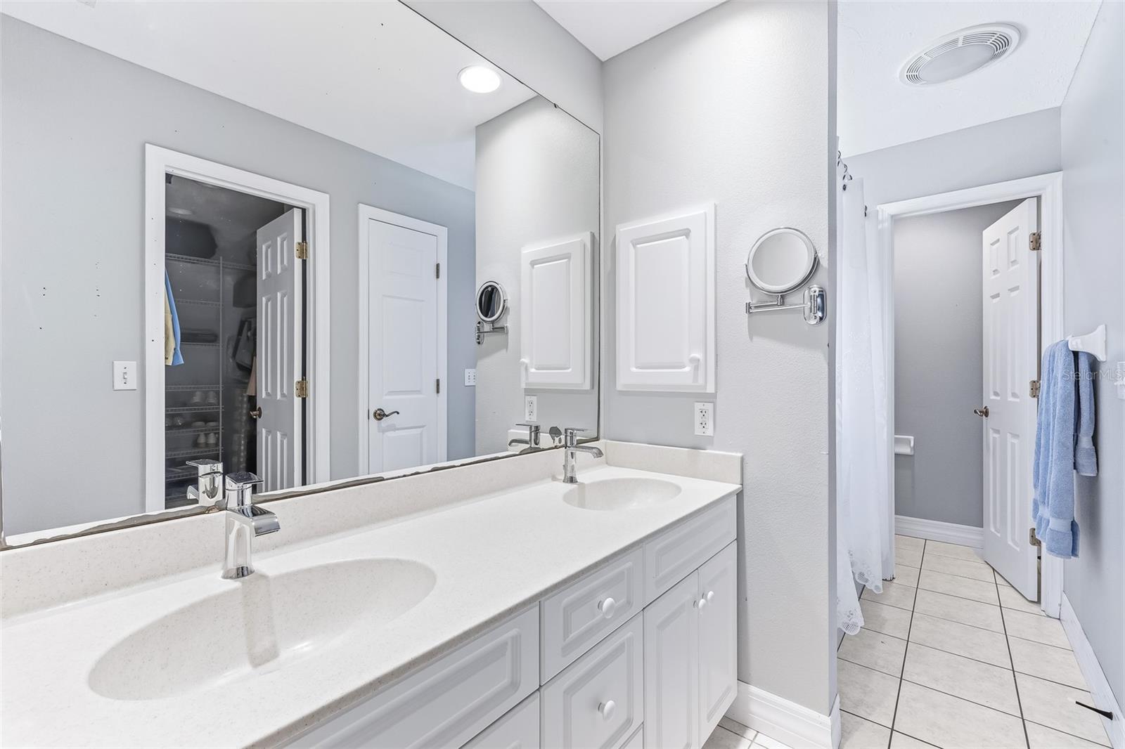 7565 CASTLE DR — photo 21