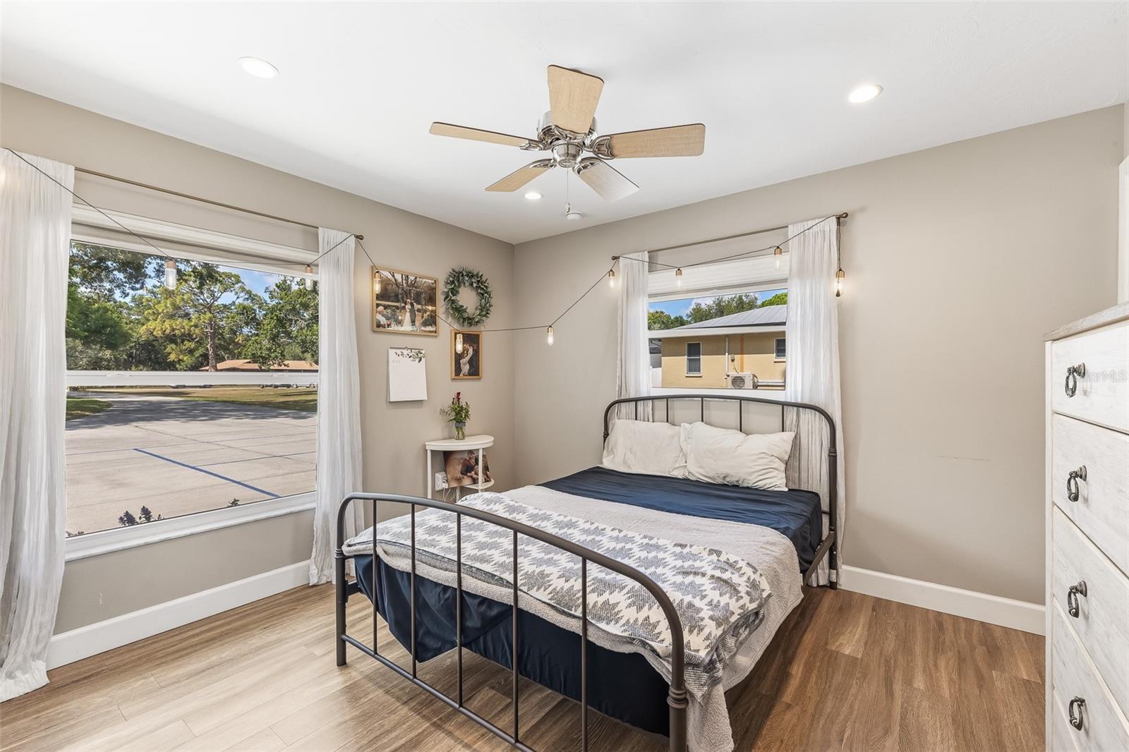 7565 CASTLE DR — photo 40