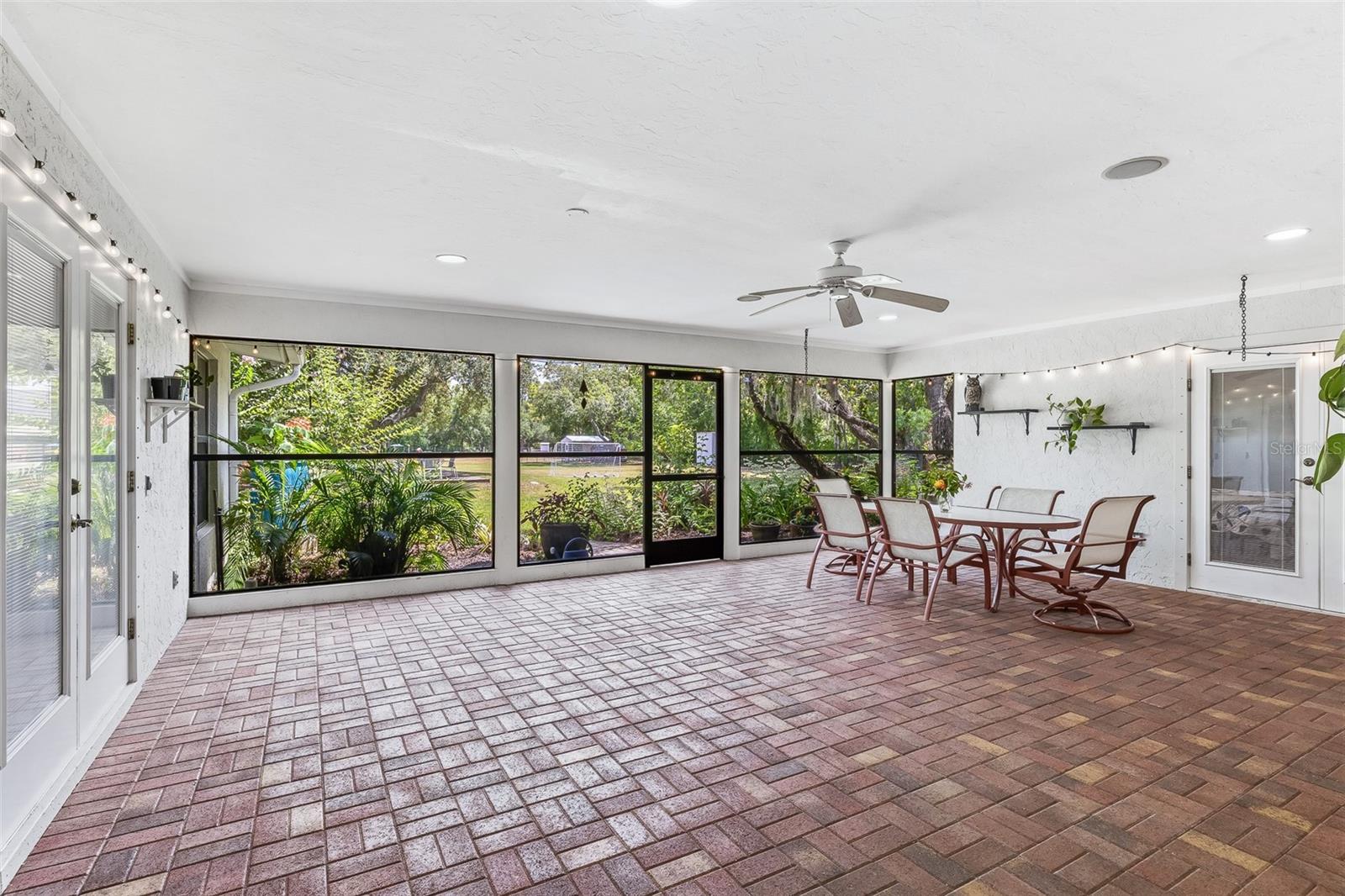7565 CASTLE DR — photo 27