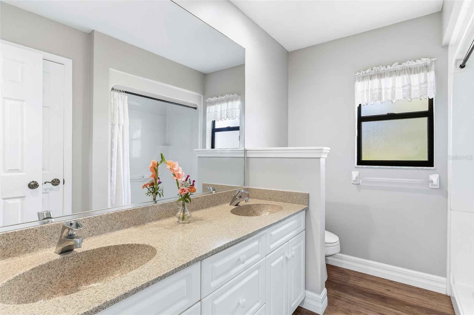 7565 CASTLE DR — photo 25