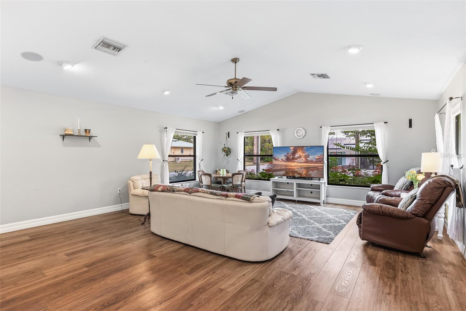 7565 CASTLE DR — photo 13