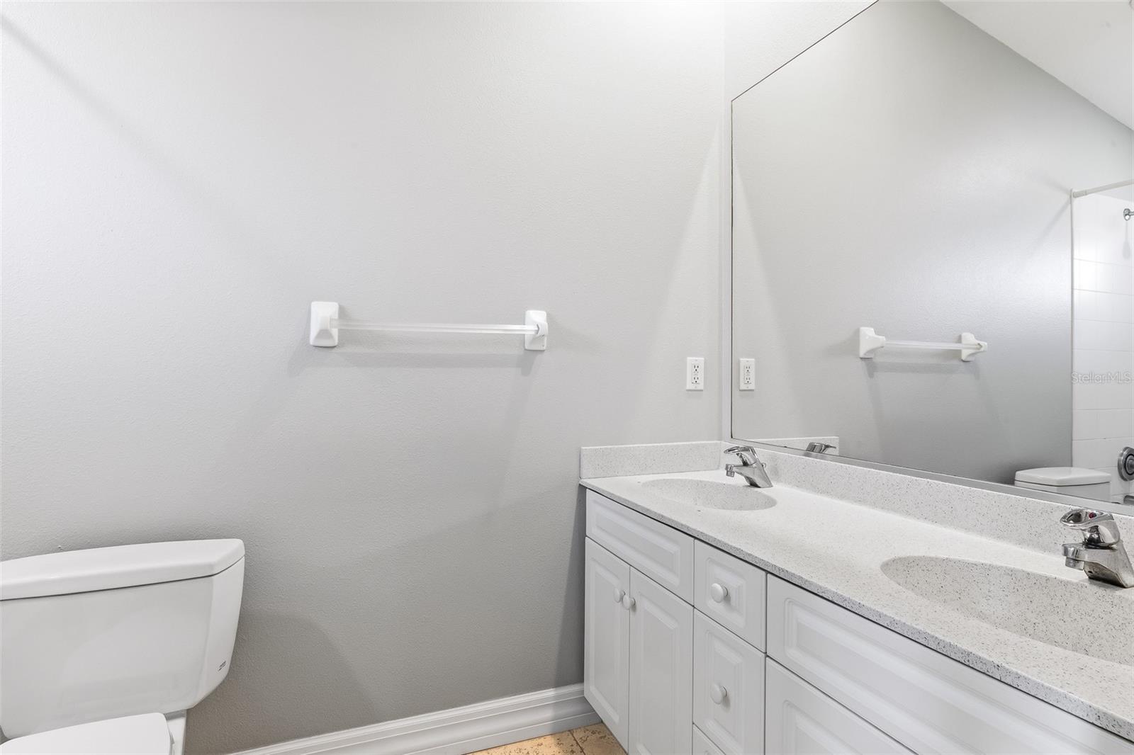 7565 CASTLE DR — photo 23