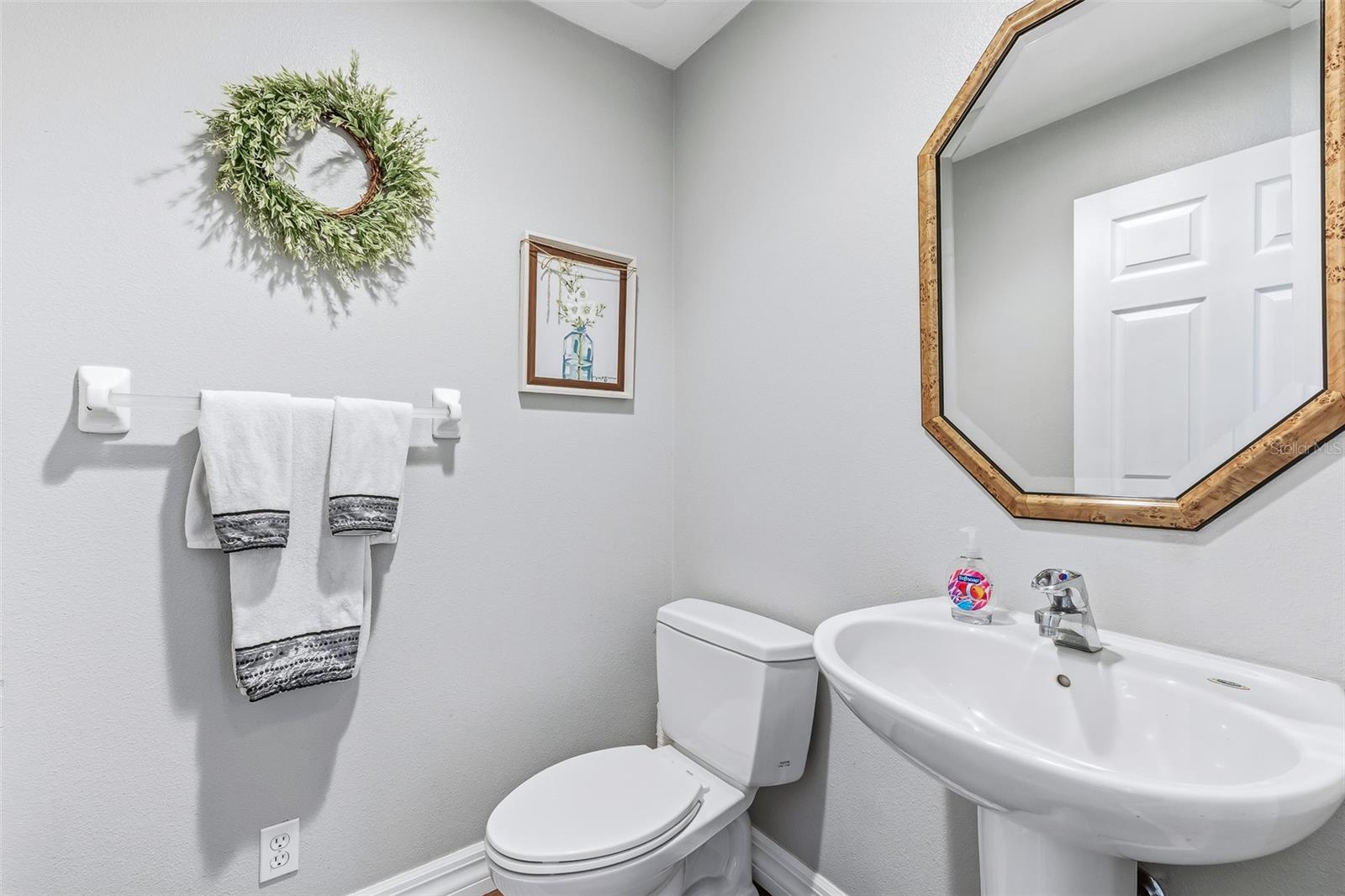 7565 CASTLE DR — photo 15