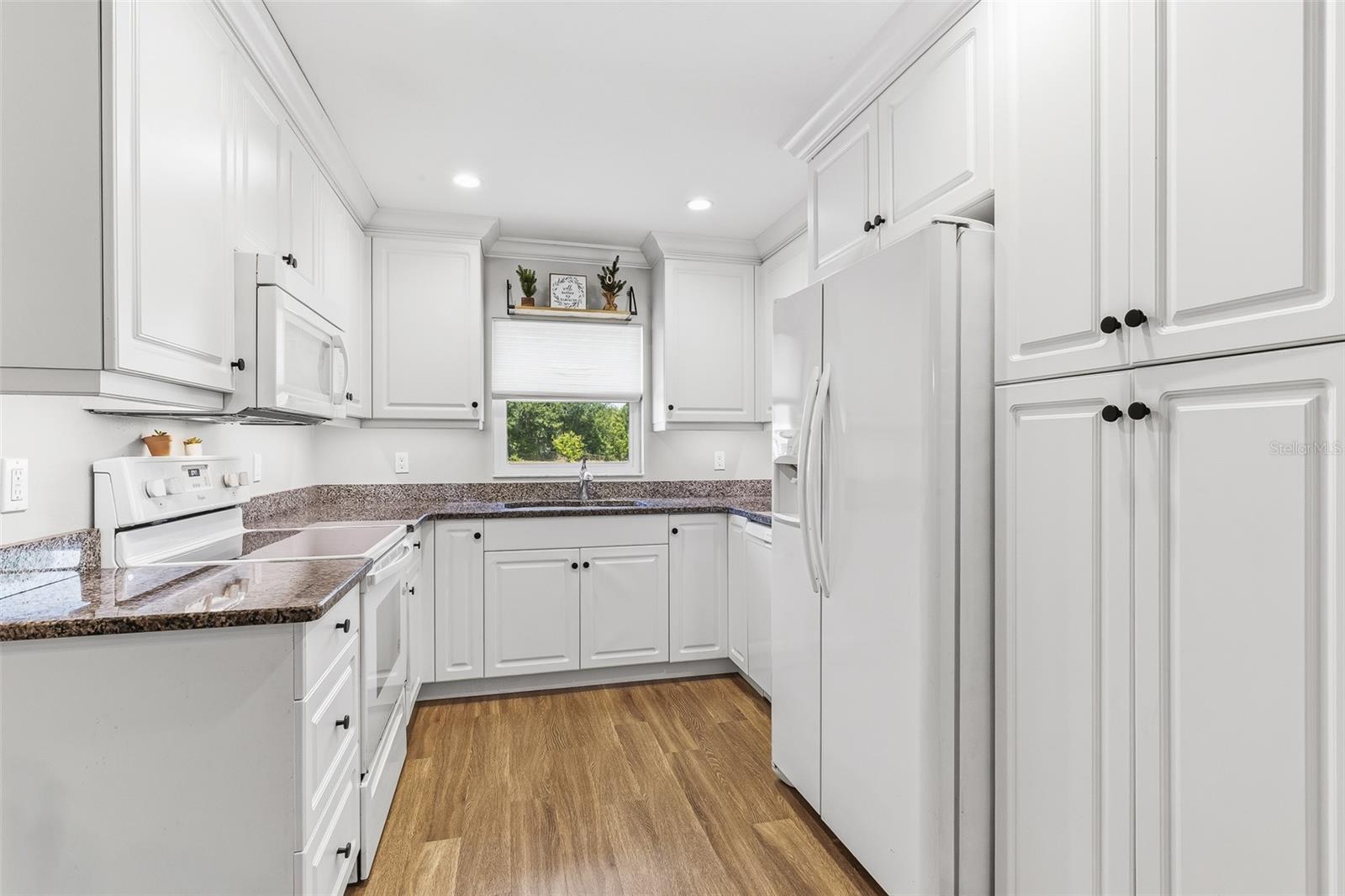 7565 CASTLE DR — photo 39