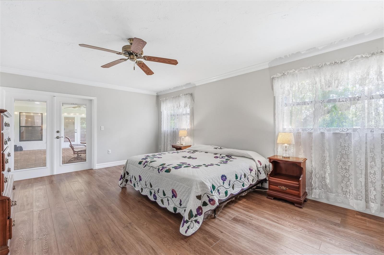 7565 CASTLE DR — photo 20
