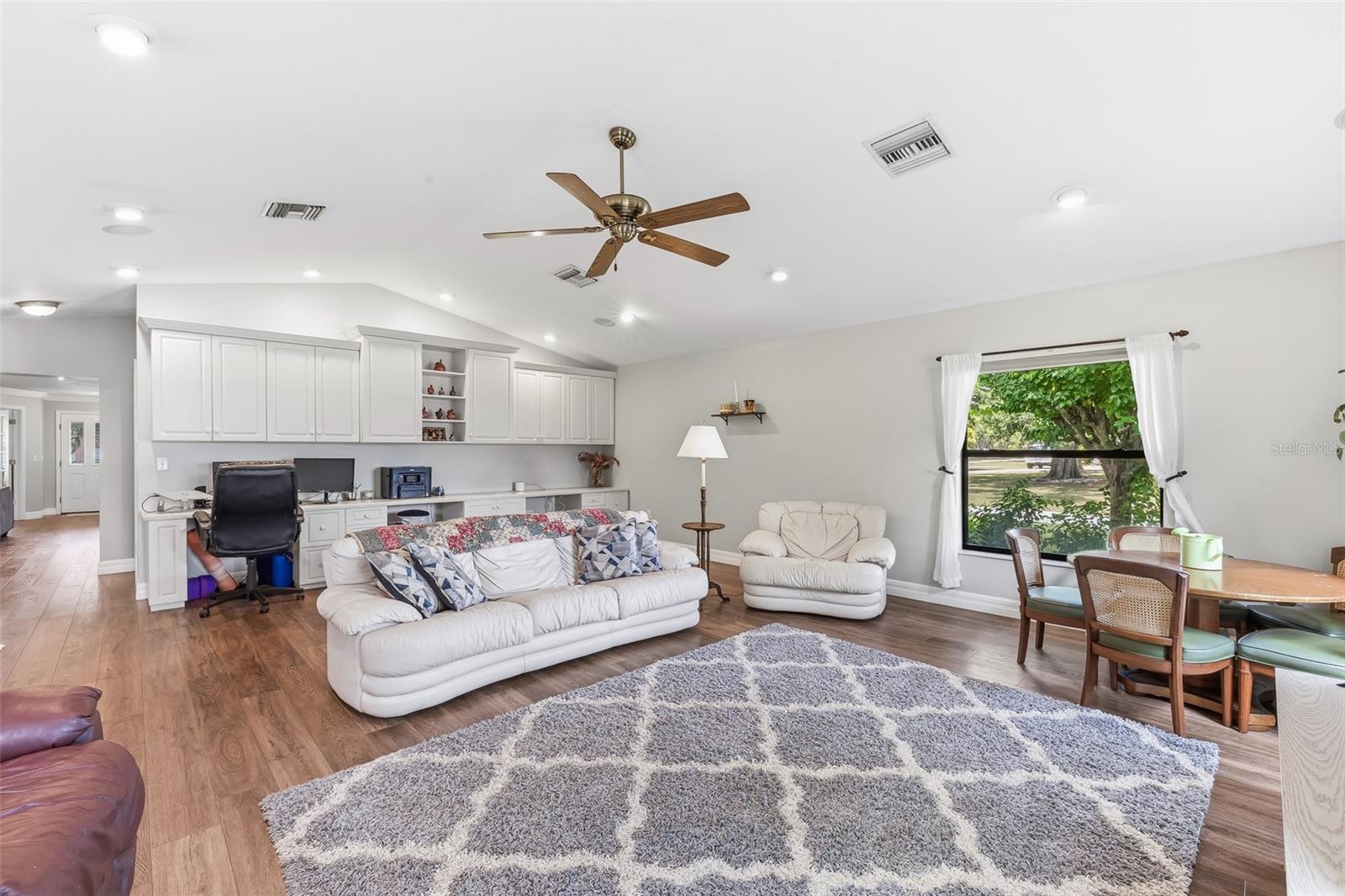 7565 CASTLE DR — photo 12
