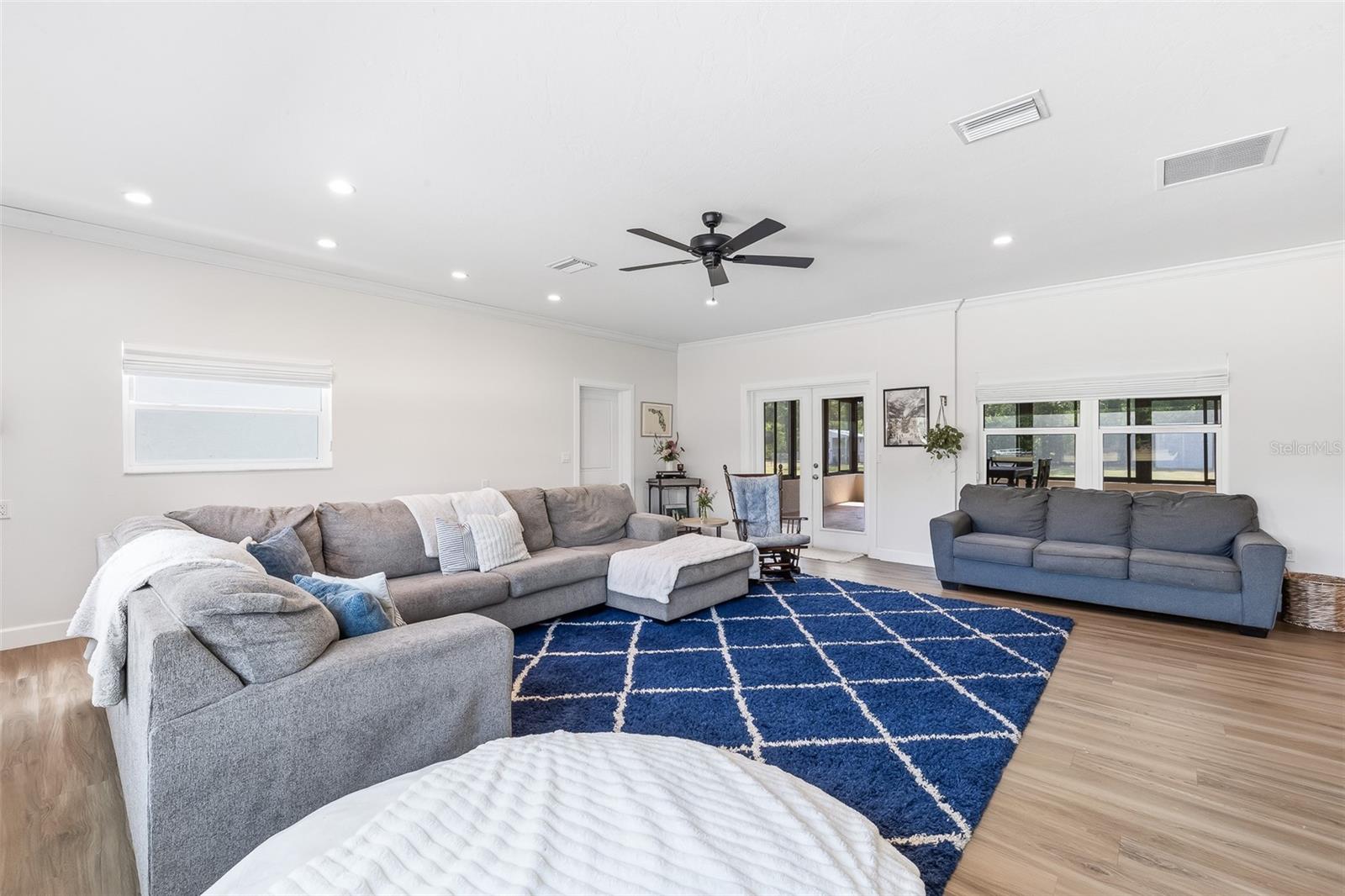 7565 CASTLE DR — photo 34